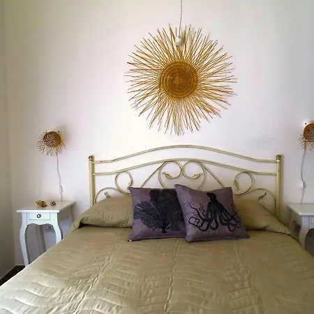 Bed & Breakfast Mescia Marina 3*